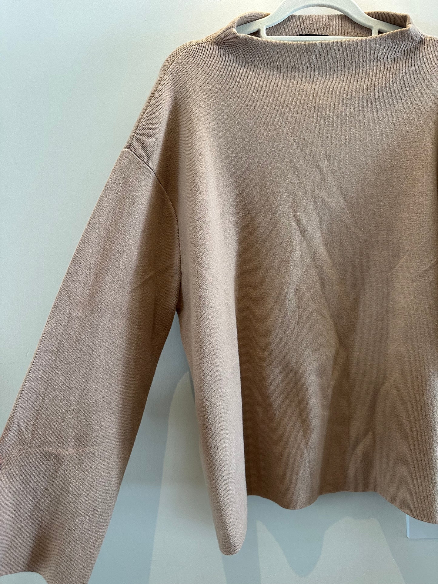 Mango funnel neck beige jersey (large)