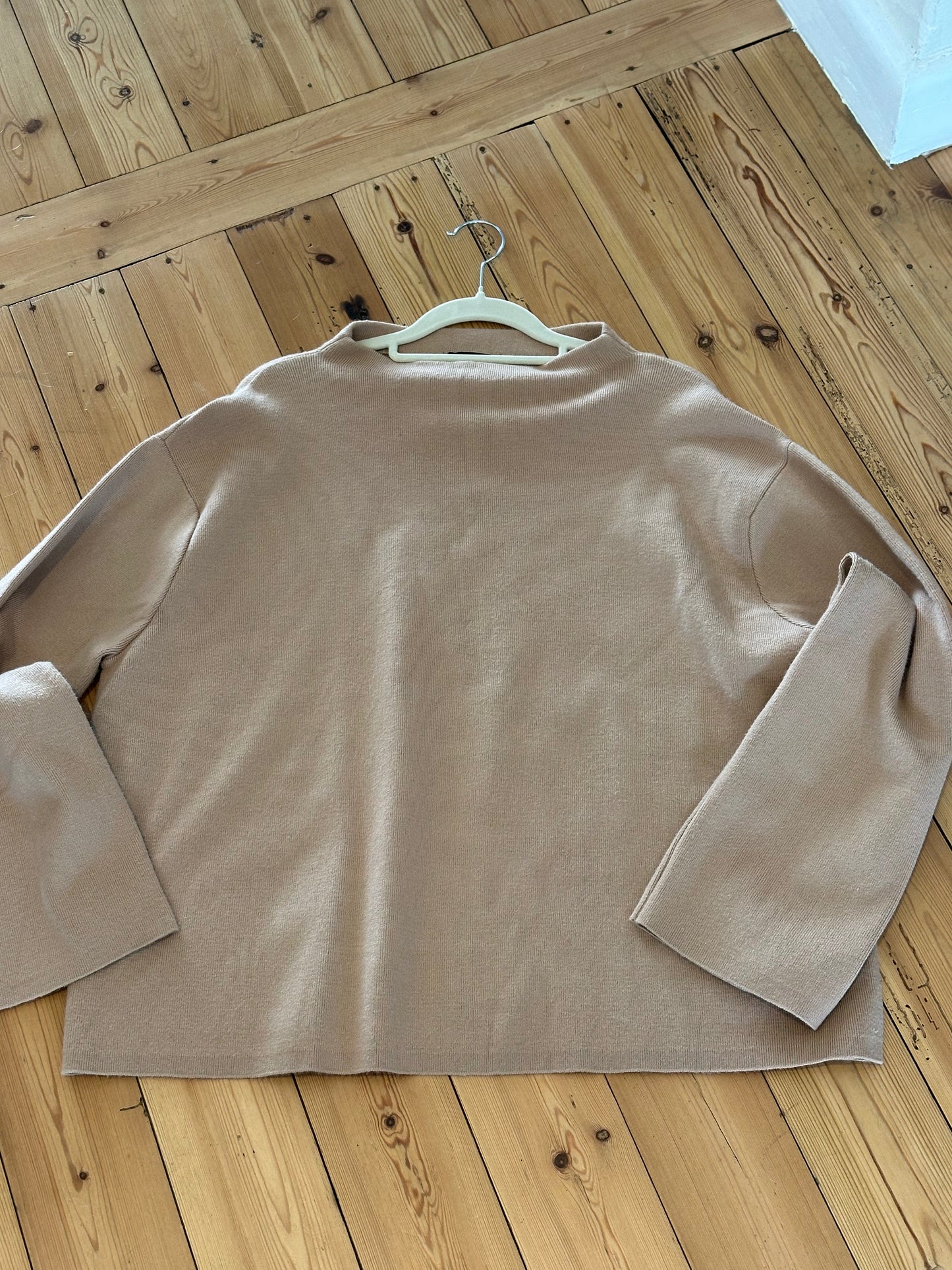Mango funnel neck beige jersey (large)