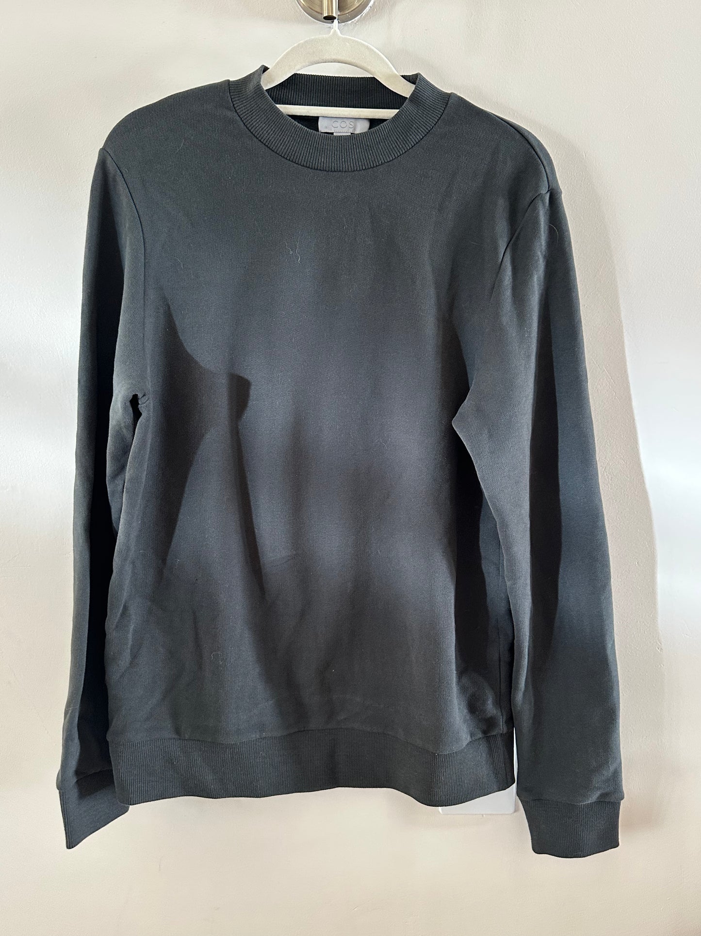 COS dark green sweatshirt (XS)