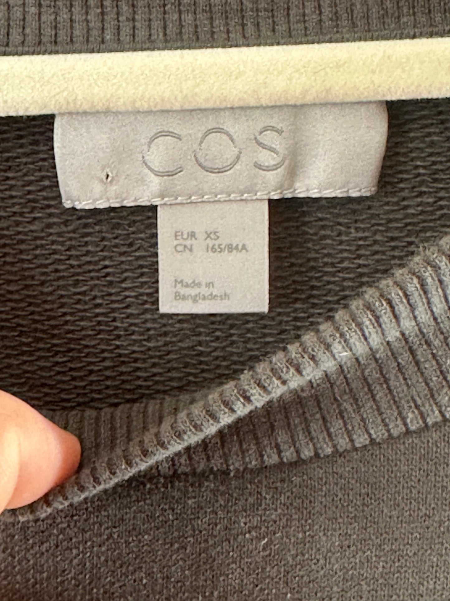 COS dark green sweatshirt (XS)