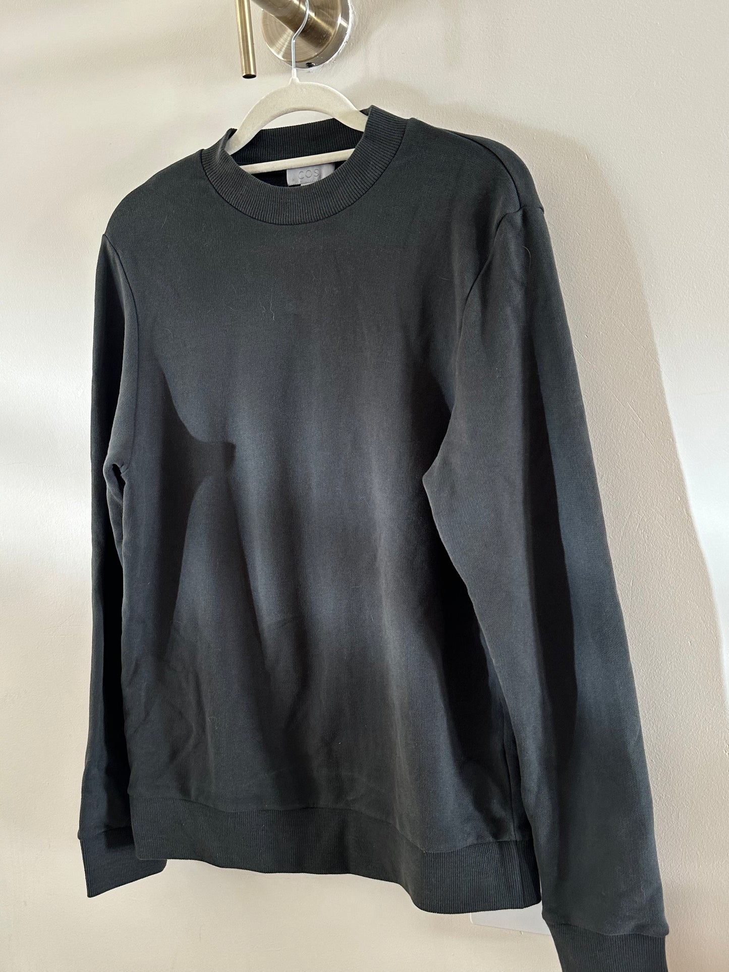 COS dark green sweatshirt (XS)