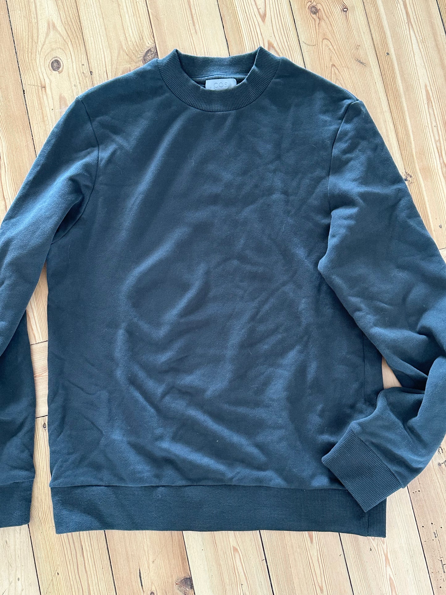 COS dark green sweatshirt (XS)