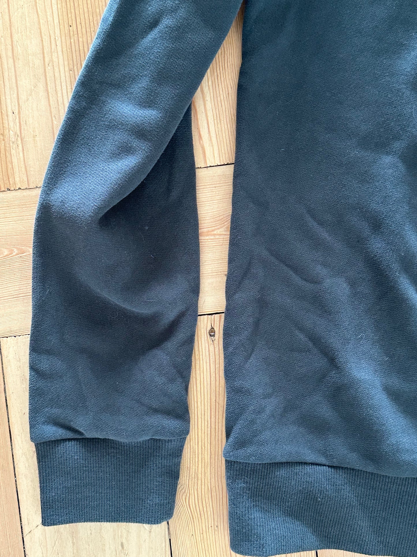 COS dark green sweatshirt (XS)